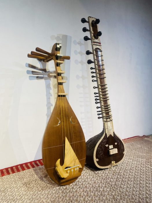 薩摩琵琶とシタールの画像